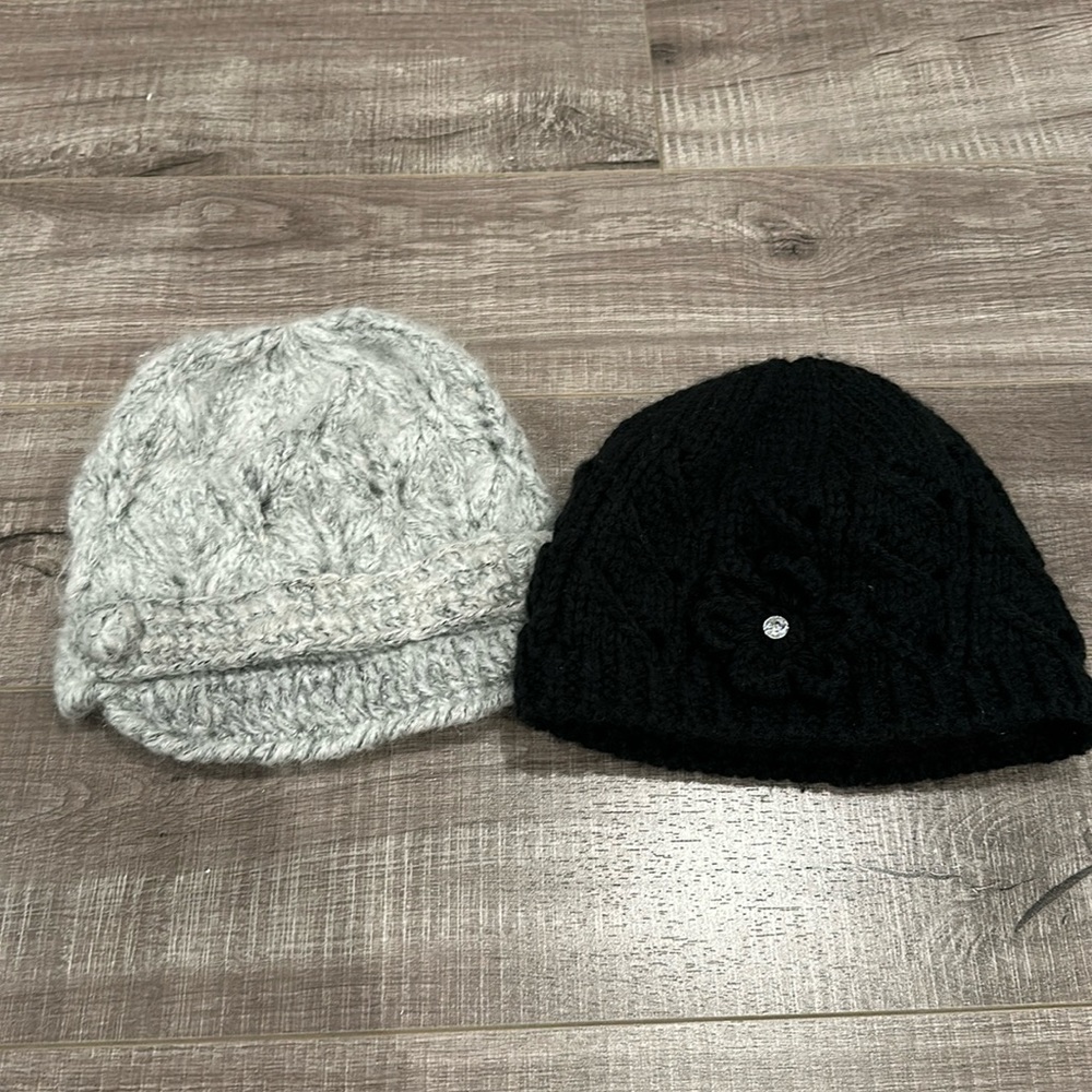 NWOT Womens Beanies